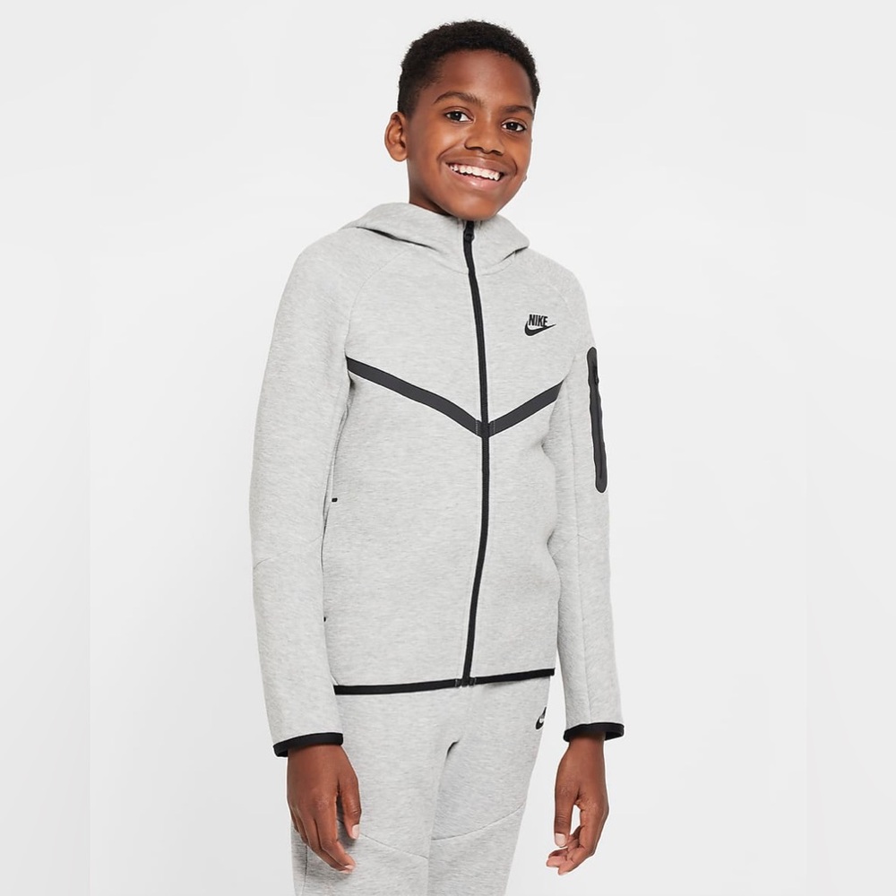 NWT Kids Nike Sportswear Tech Fleece Size Small Gray